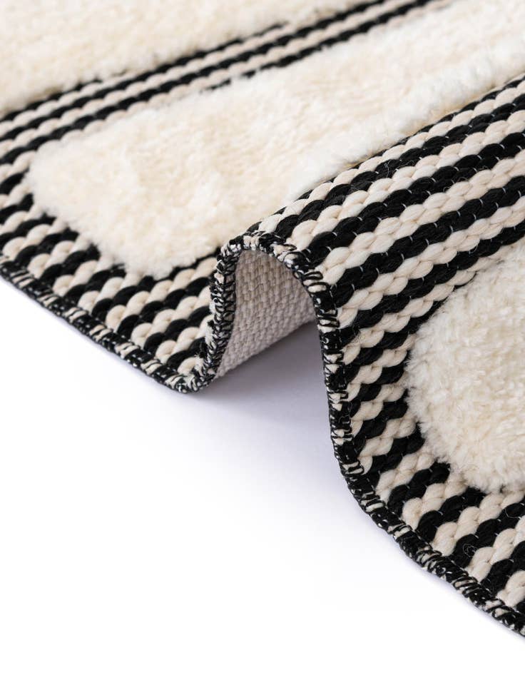 Detail image of  2' 7 x 8' Prismatic Runner Rug