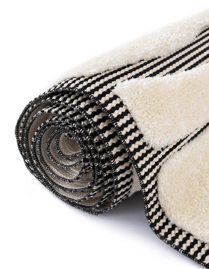 Detail image of  2' 7 x 8' Prismatic Runner Rug