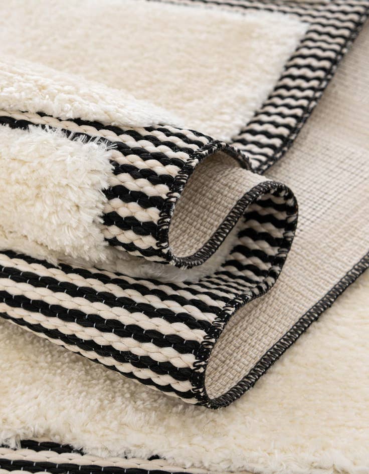 Detail image of  2' 7 x 8' Prismatic Runner Rug