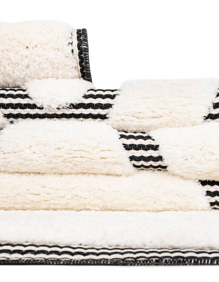 Detail image of  10' x 10' Prismatic Square Rug