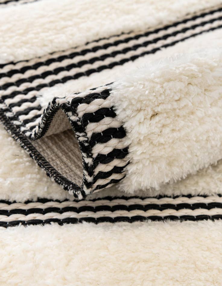 Detail image of  7' 10 x 7' 10 Prismatic Square Rug