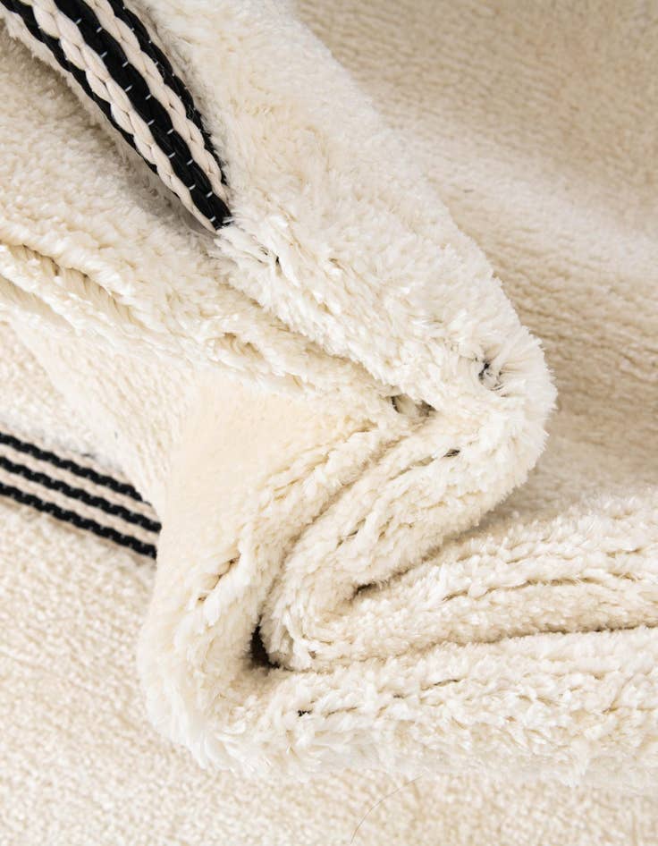 Detail image of  7' 10 x 7' 10 Prismatic Square Rug