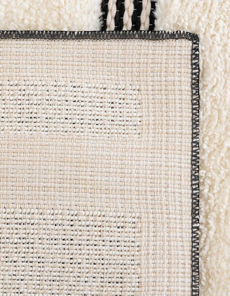 Detail image of  7' 10 x 7' 10 Prismatic Square Rug