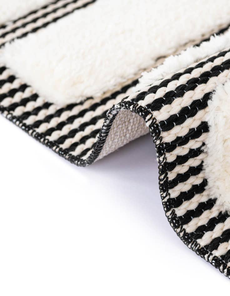 Detail image of  7' 10 x 7' 10 Prismatic Square Rug