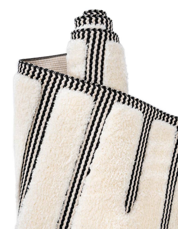 Detail image of  7' 10 x 7' 10 Prismatic Square Rug