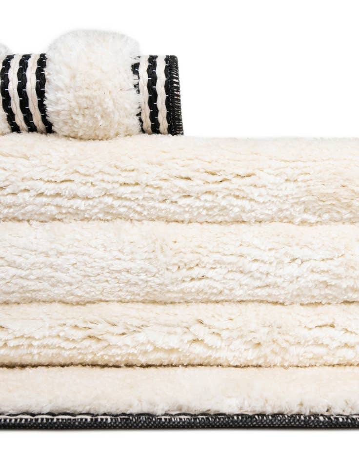 Detail image of  7' 10 x 7' 10 Prismatic Square Rug