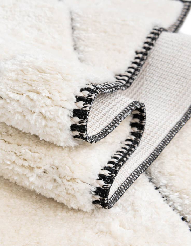 Detail image of  10' x 10' Prismatic Square Rug