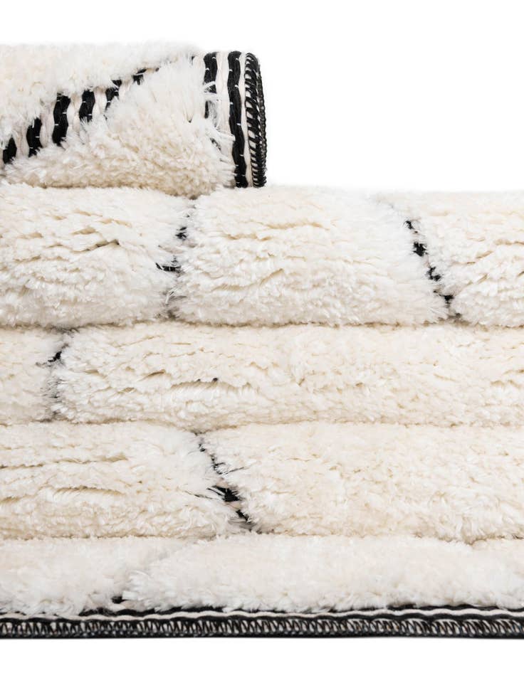 Detail image of  10' x 10' Prismatic Square Rug