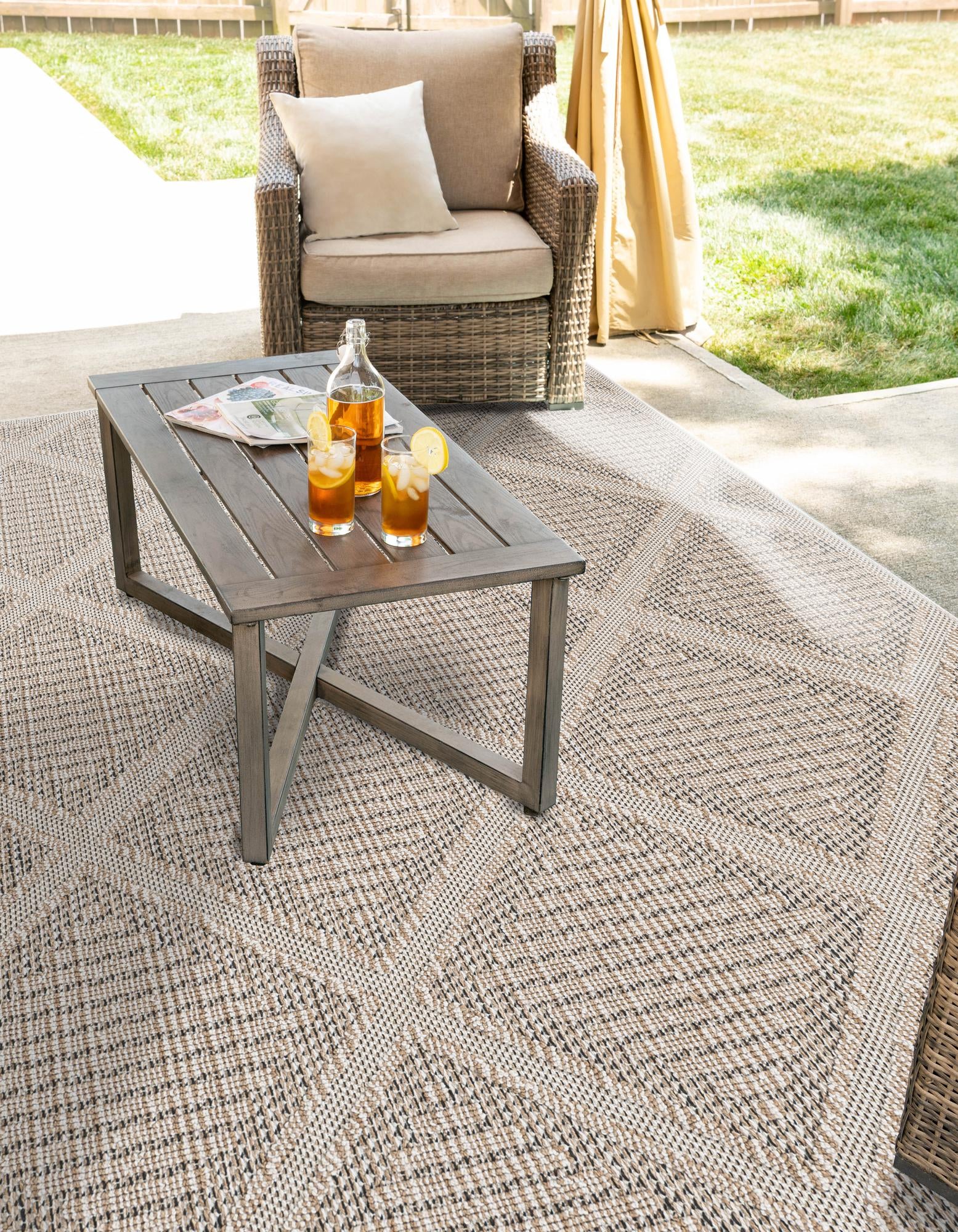 Khaki 2' x 3' 1 Lattice Indoor / Outdoor Rug | Rugs.com
