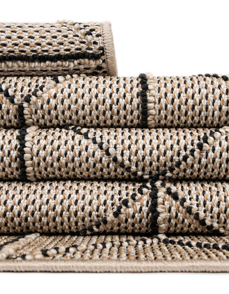 Detail image of  7' 10 x 7' 10  Washable Lattice Indoor / Outdoor Square Rug