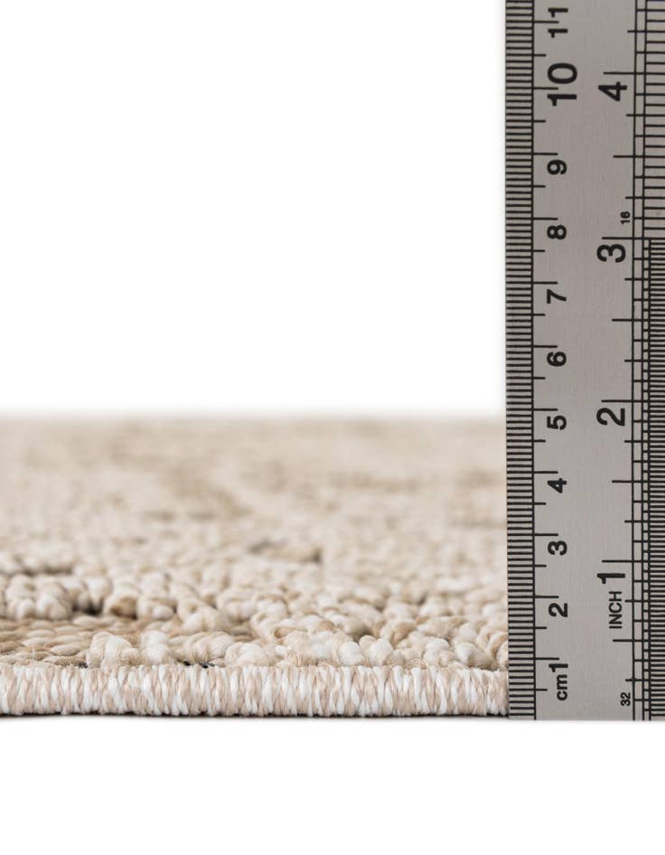 Detail image of  7' 10 x 7' 10  Washable Traditional Indoor / Outdoor Square Rug