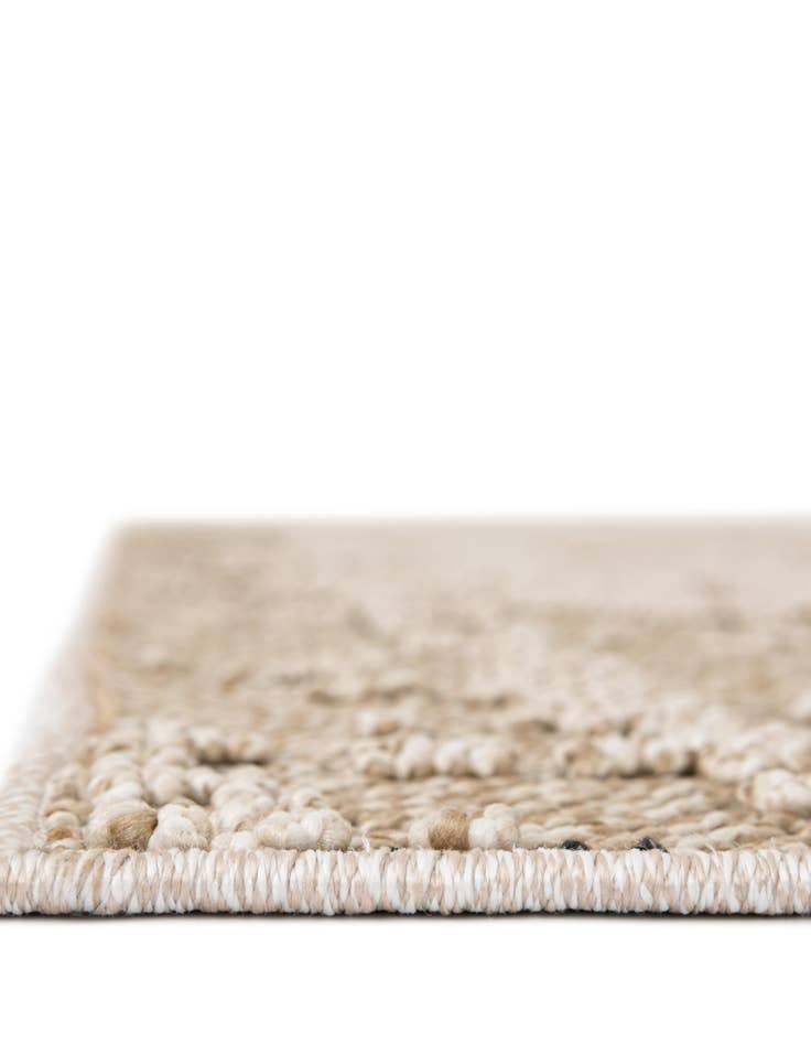Detail image of  7' 10 x 7' 10  Washable Traditional Indoor / Outdoor Square Rug
