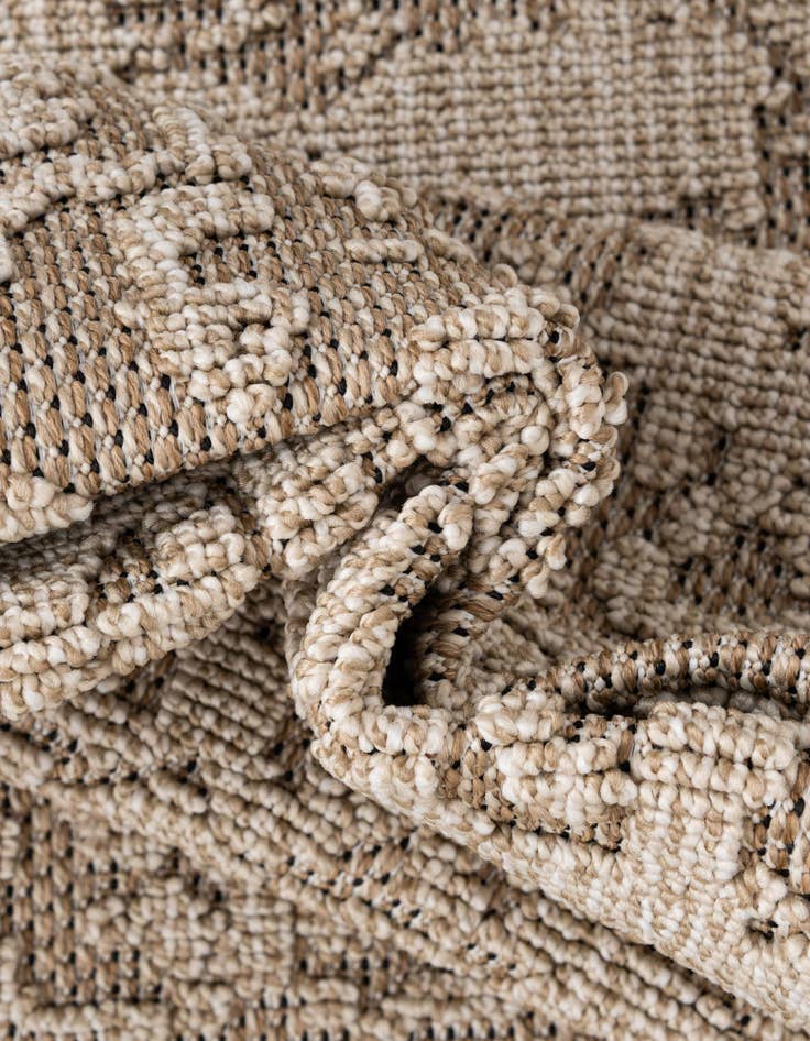 Detail image of  7' 10 x 7' 10  Washable Traditional Indoor / Outdoor Square Rug