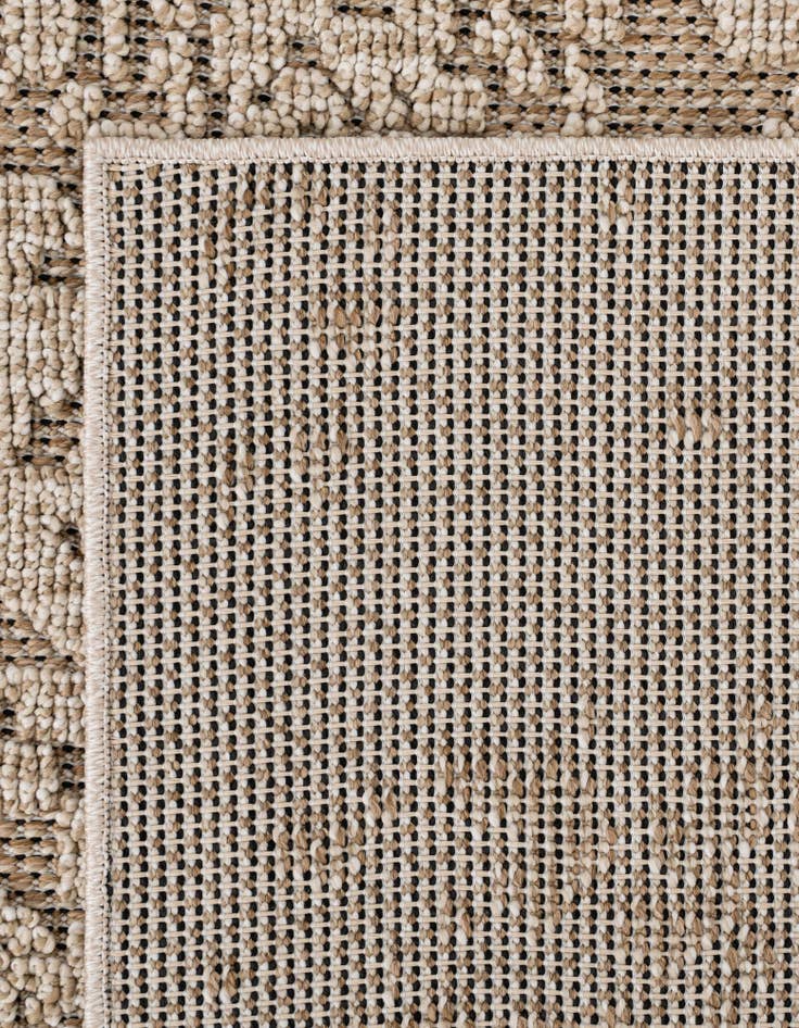 Detail image of  7' 10 x 7' 10  Washable Traditional Indoor / Outdoor Square Rug
