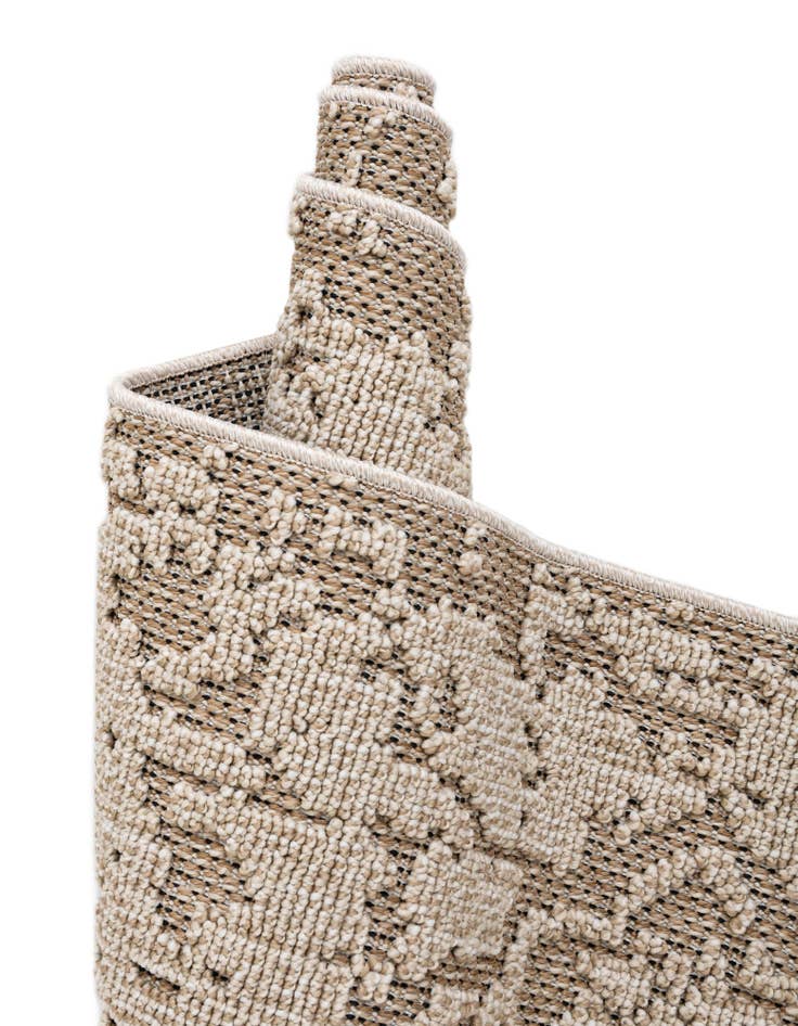 Detail image of  7' 10 x 7' 10  Washable Traditional Indoor / Outdoor Square Rug