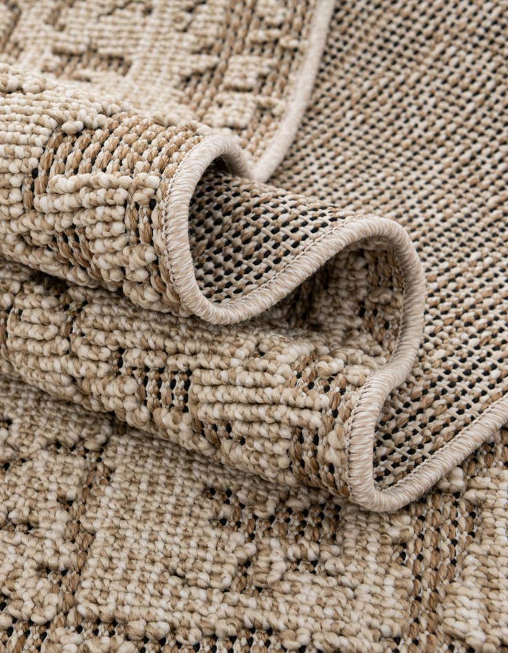 Detail image of  7' 10 x 7' 10  Washable Traditional Indoor / Outdoor Square Rug