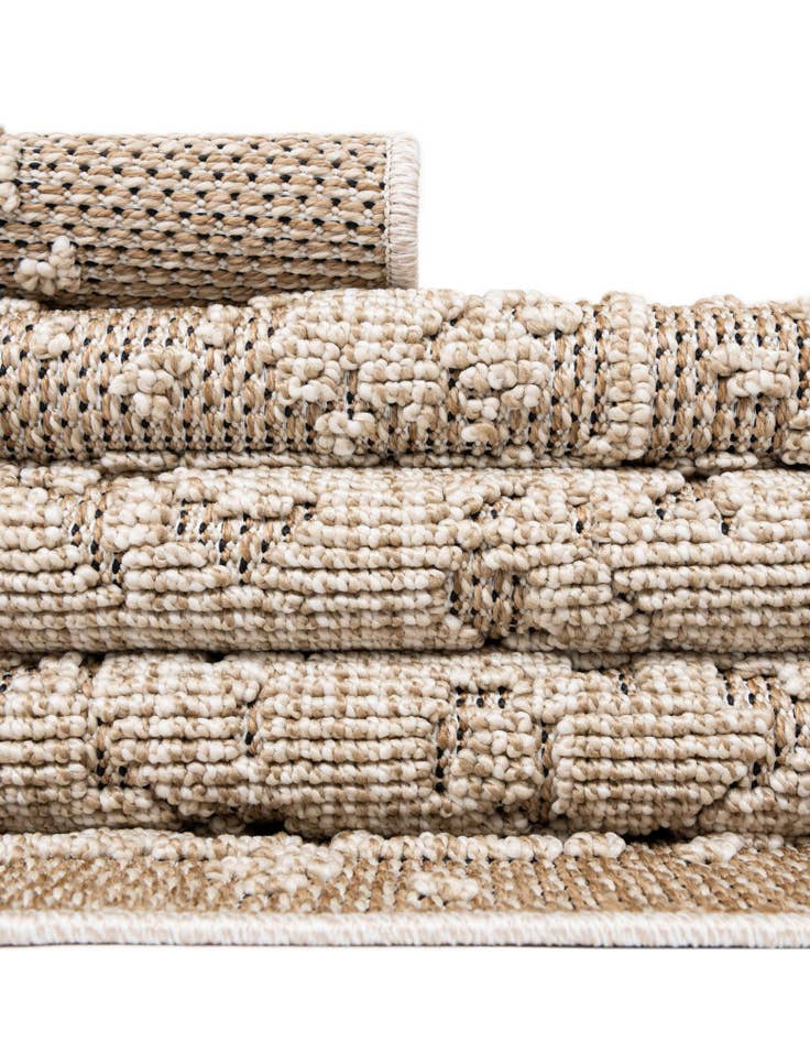 Detail image of  7' 10 x 7' 10  Washable Traditional Indoor / Outdoor Square Rug