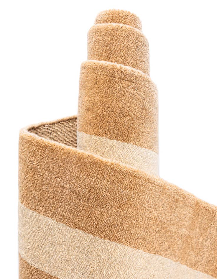 Detail image of  2' 7 x 8' Jill Zarin Border Wool Runner Rug