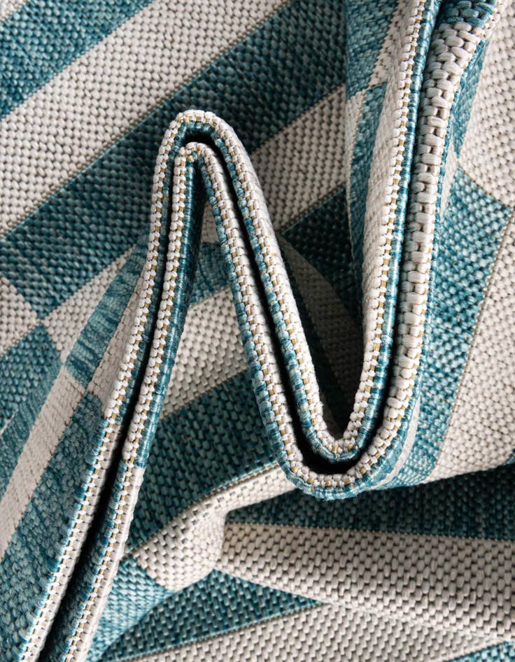 Detail image of  4' x 6'  Washable Ribbon Indoor / Outdoor Rug