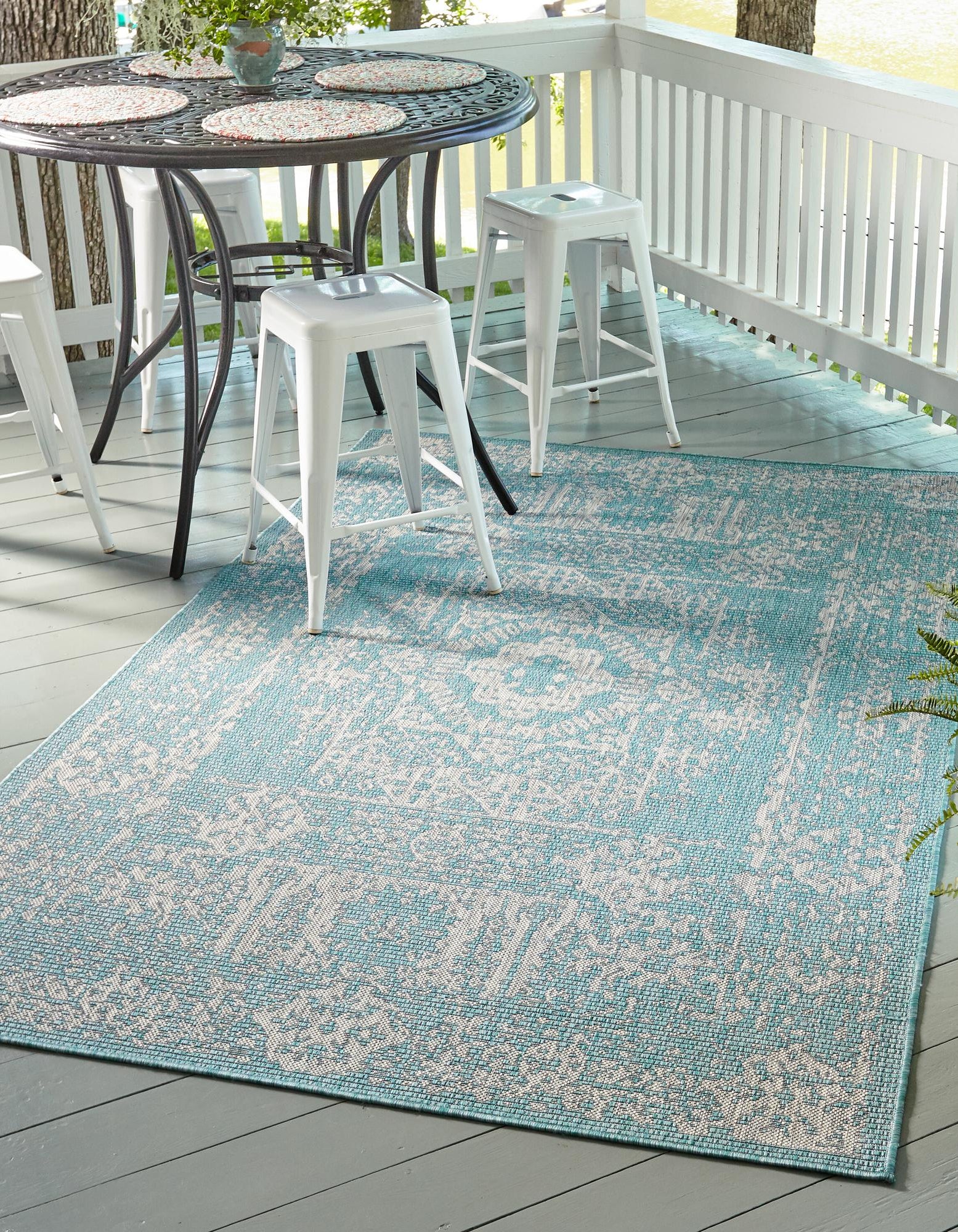 Light Aqua 7' x 10' Traditional Indoor / Outdoor Rug | Rugs.com