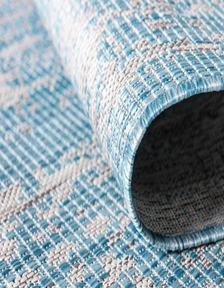 Detail image of  4' x 6'  Washable Traditional Indoor / Outdoor Rug