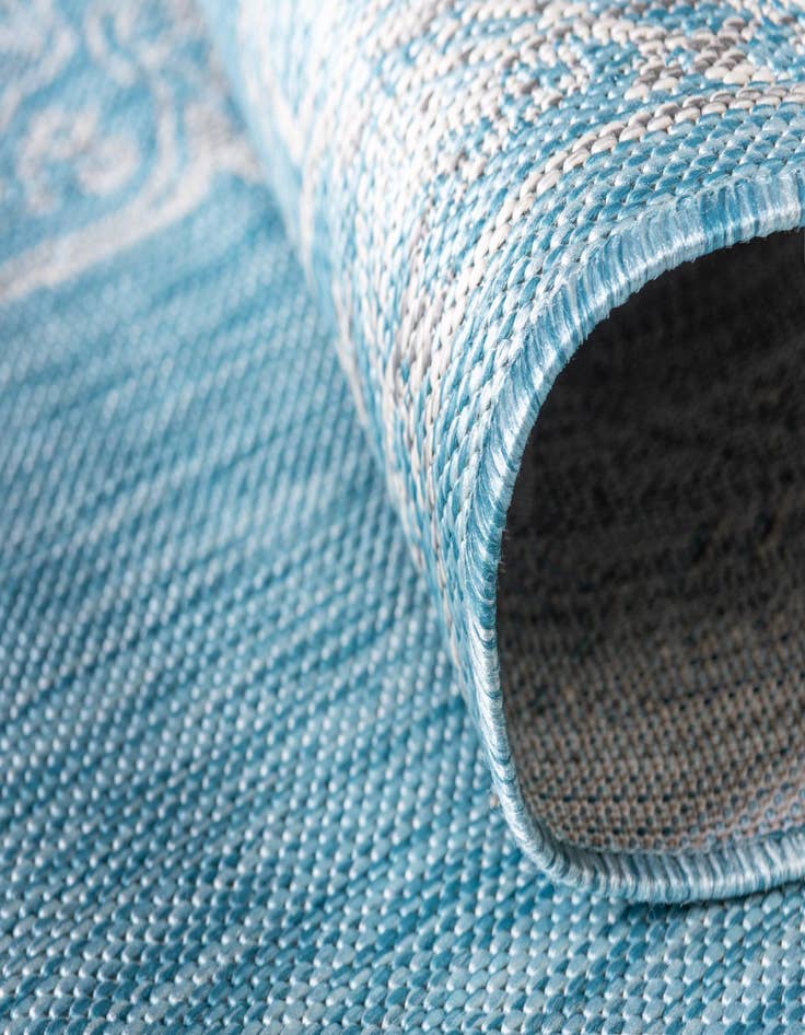 Detail image of  5' 3 x 8'  Washable Traditional Indoor / Outdoor Rug