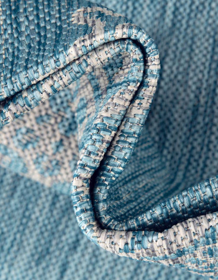 Detail image of  5' 3 x 8'  Washable Traditional Indoor / Outdoor Rug