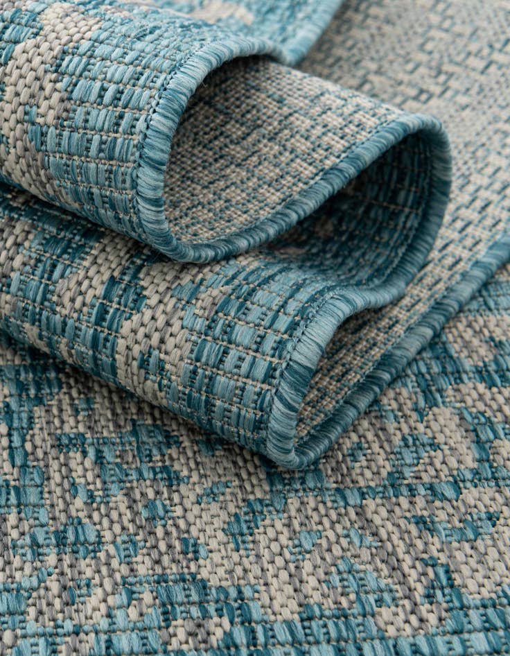 Detail image of  4' x 4'  Washable Traditional Indoor / Outdoor Round Rug