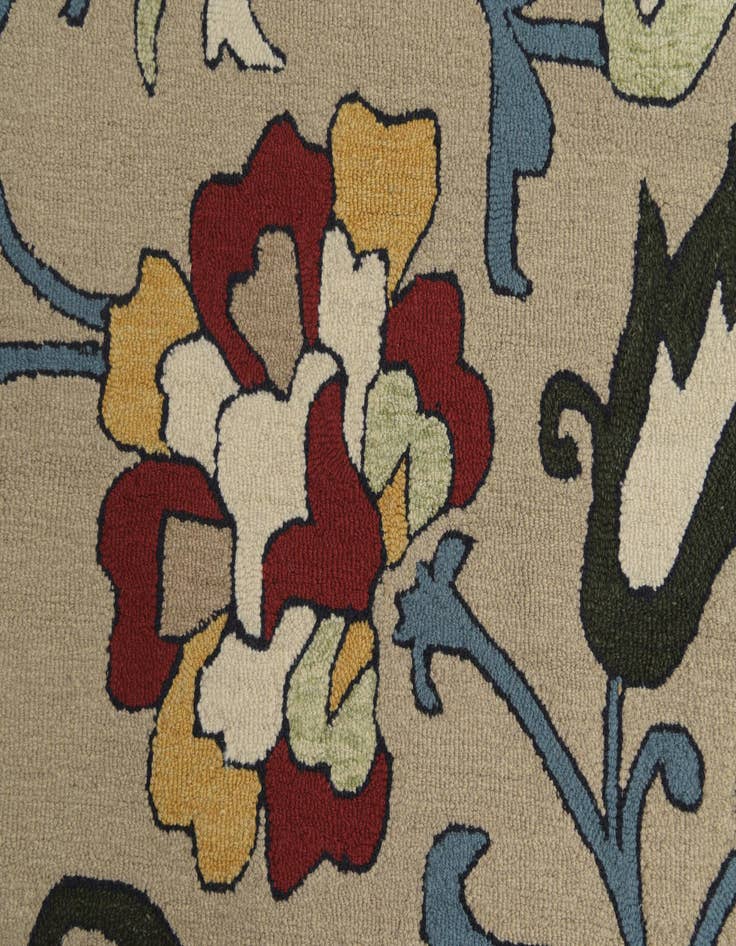 Detail image of  5' 1 x 8' Agra Wool Rug