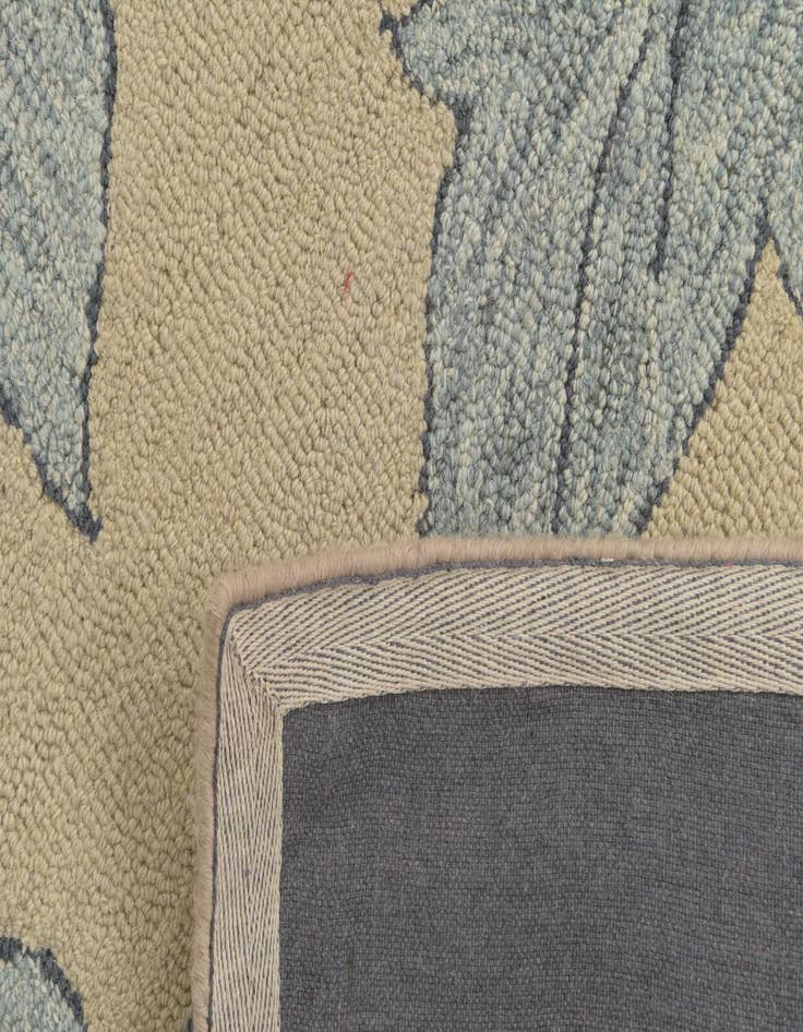 Detail image of  5' 2 x 8' Agra Wool Rug
