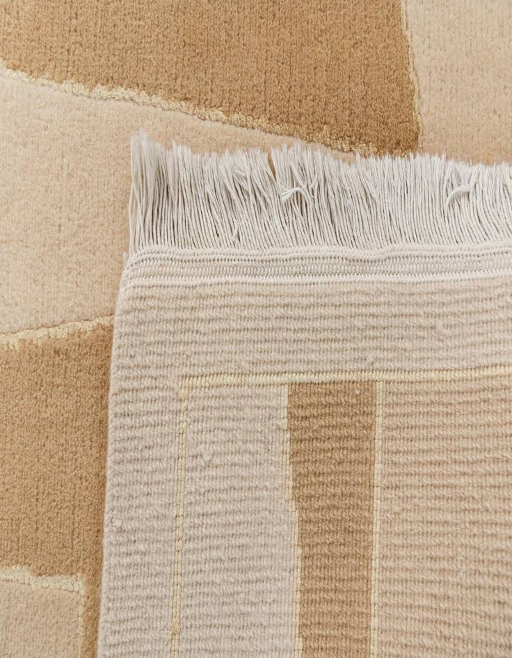 Detail image of  6' 8 x 9' 11  Hand Knotted Darya Wool Rug