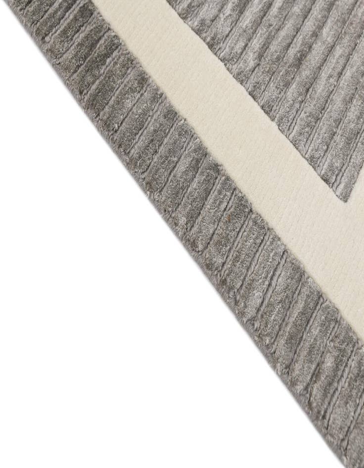 Detail image of  6' 6 x 9' 7  Hand Knotted Darya Wool Rug