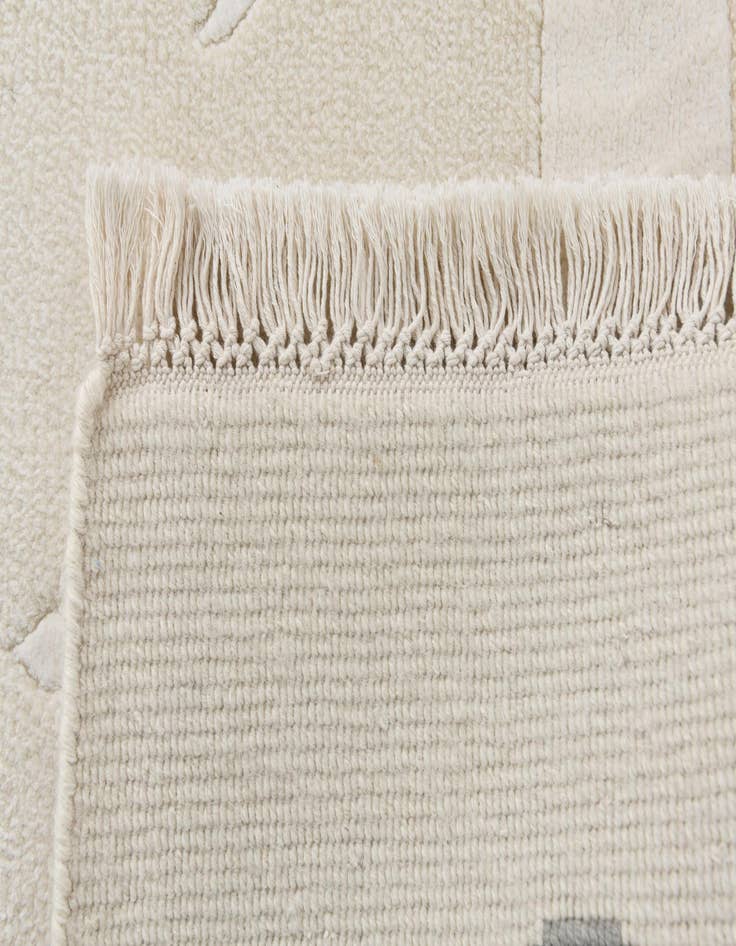 Detail image of  6' 7 x 9' 9  Hand Knotted Darya Wool Rug