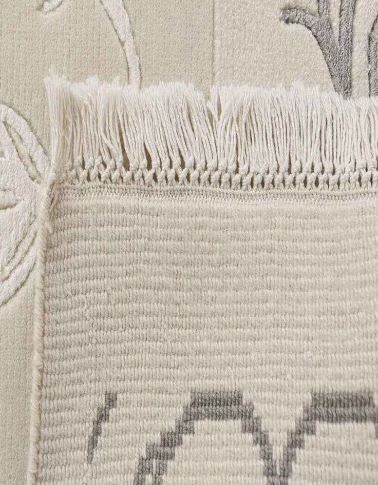 Detail image of  6' 6 x 9' 10  Hand Knotted Darya Wool Rug