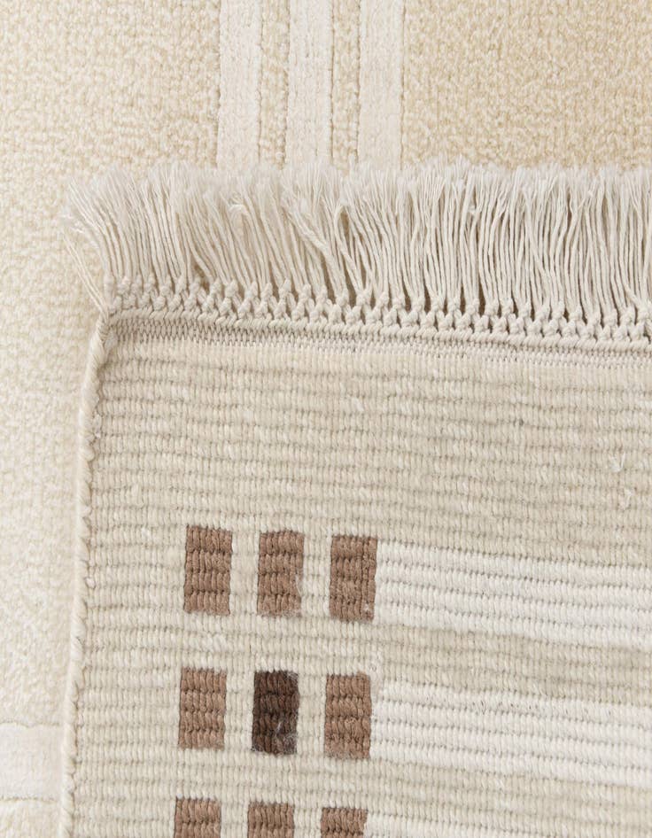 Detail image of  6' 7 x 9' 11  Hand Knotted Darya Wool Rug