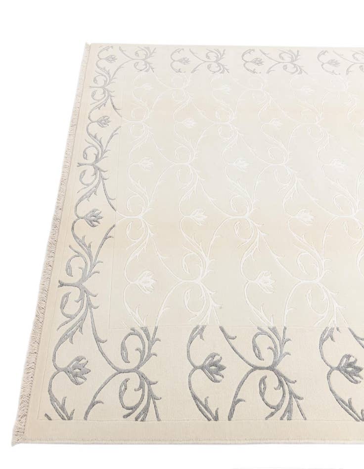 Detail image of  6' 5 x 9' 9  Hand Knotted Darya Wool Rug