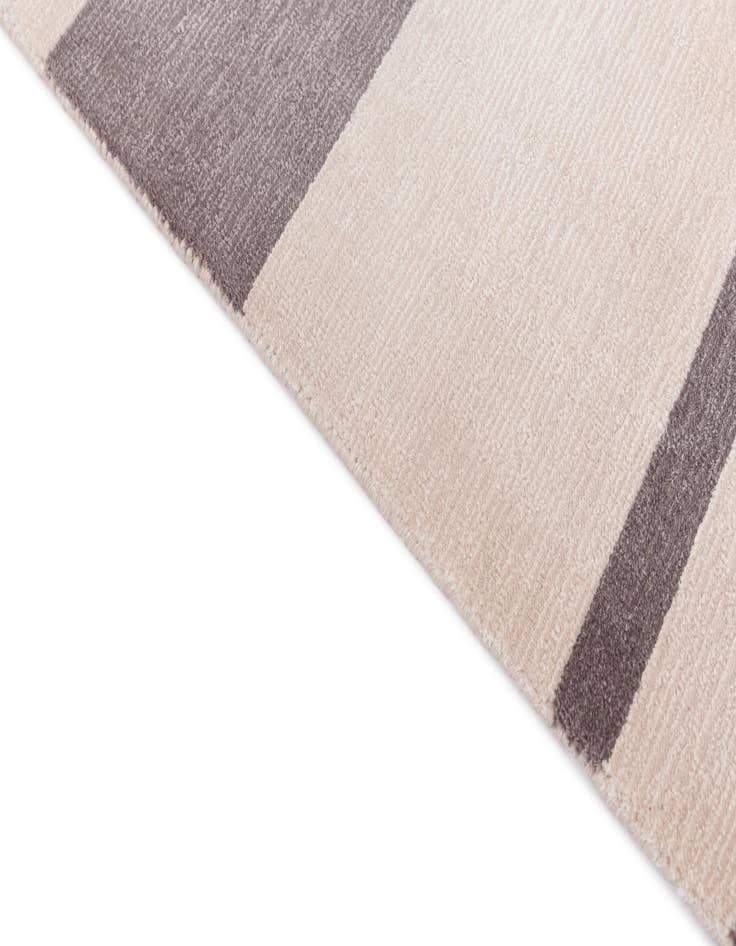 Detail image of  6' 5 x 9' 8  Hand Knotted Darya Wool Rug