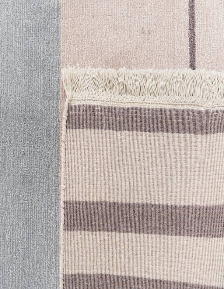 Detail image of  6' 5 x 9' 8  Hand Knotted Darya Wool Rug