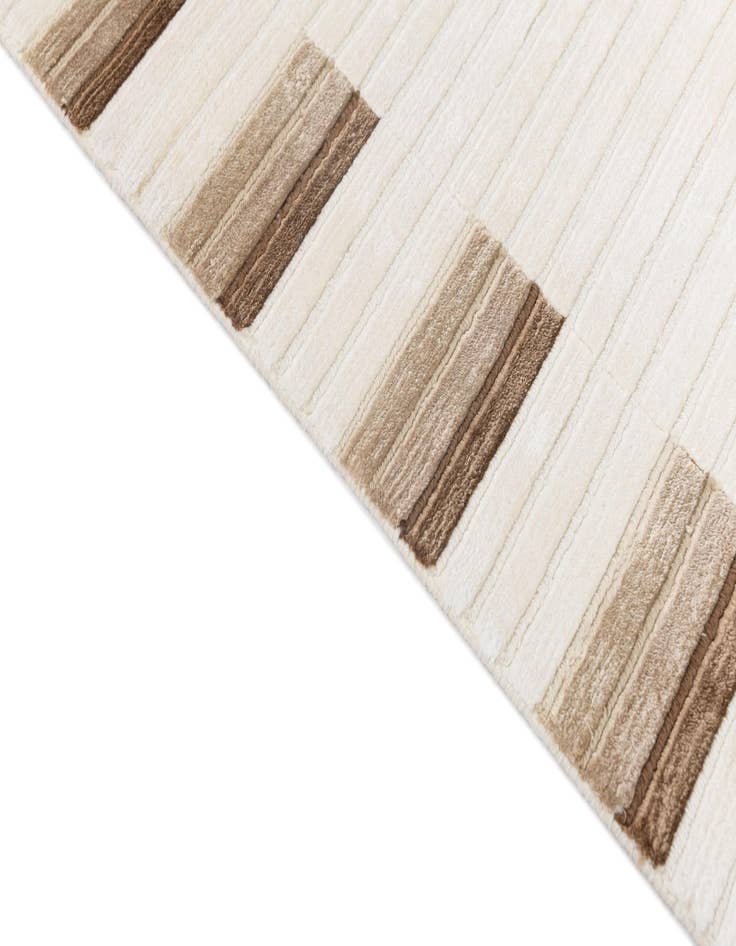 Detail image of  6' 7 x 9' 7  Hand Knotted Darya Wool Rug