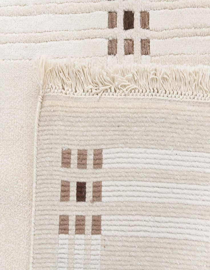 Detail image of  6' 7 x 9' 11  Hand Knotted Darya Wool Rug