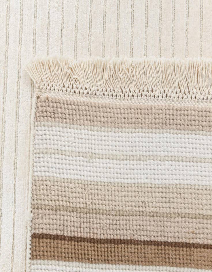 Detail image of  6' 6 x 9' 9  Hand Knotted Darya Wool Rug