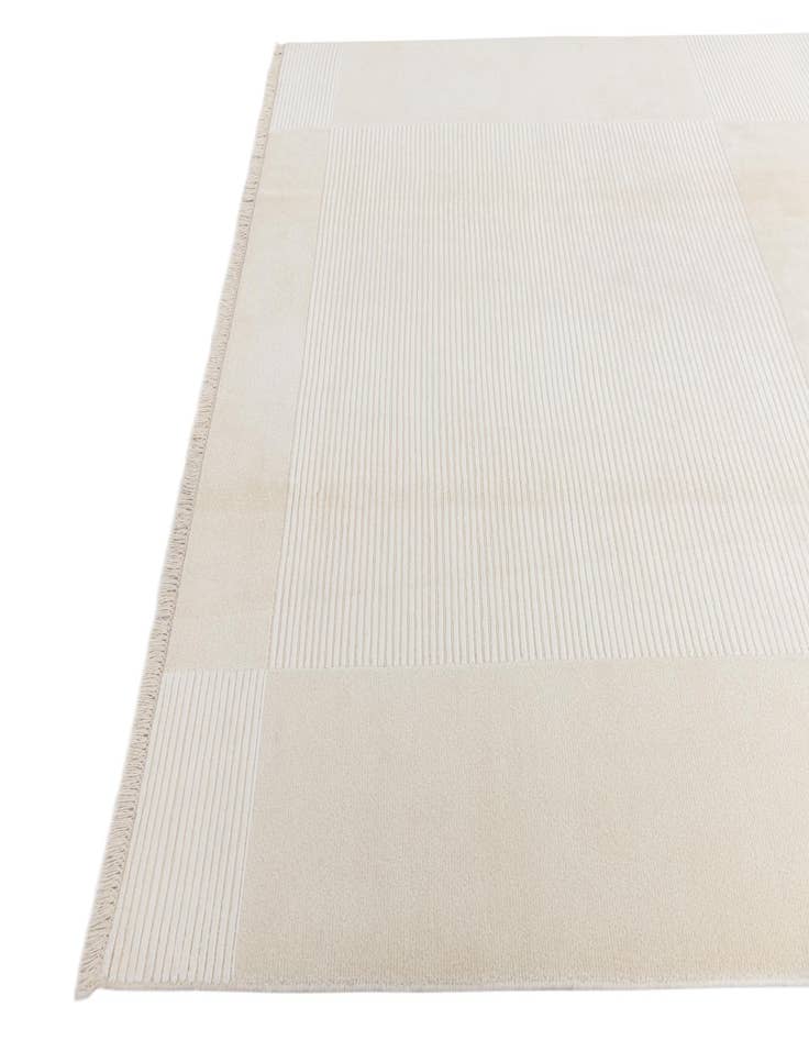 Detail image of  6' 5 x 9' 9  Hand Knotted Darya Wool Rug