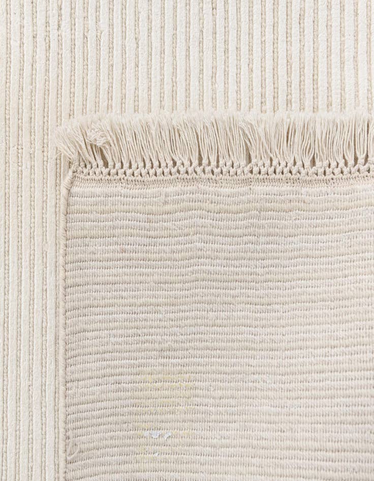 Detail image of  6' 5 x 9' 9  Hand Knotted Darya Wool Rug