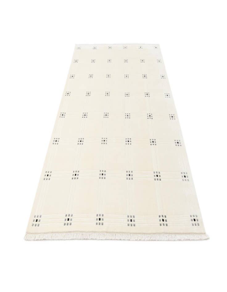 Detail image of  6' 5 x 9' 10  Hand Knotted Darya Wool Rug