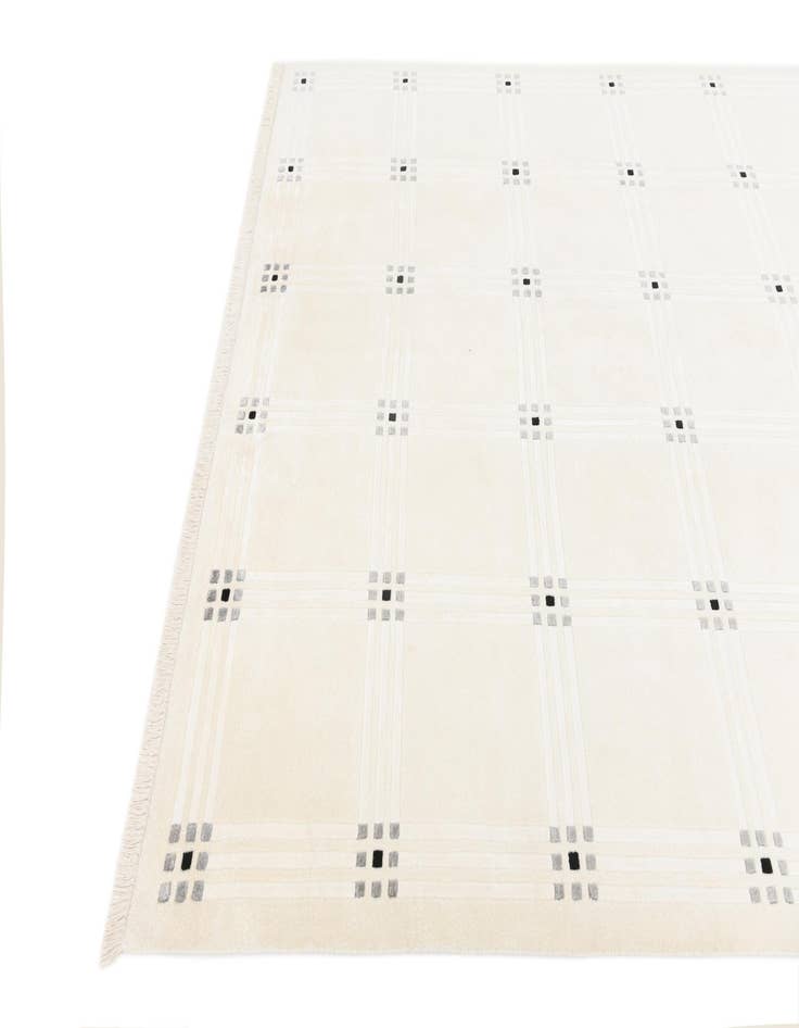 Detail image of  6' 5 x 9' 10  Hand Knotted Darya Wool Rug