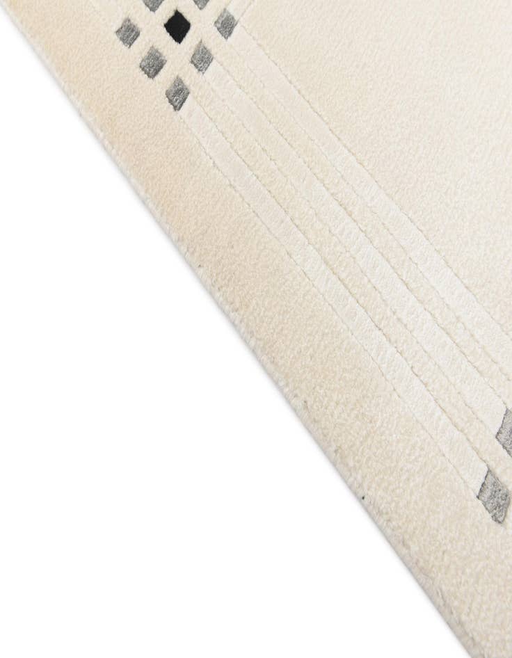 Detail image of  6' 5 x 9' 10  Hand Knotted Darya Wool Rug