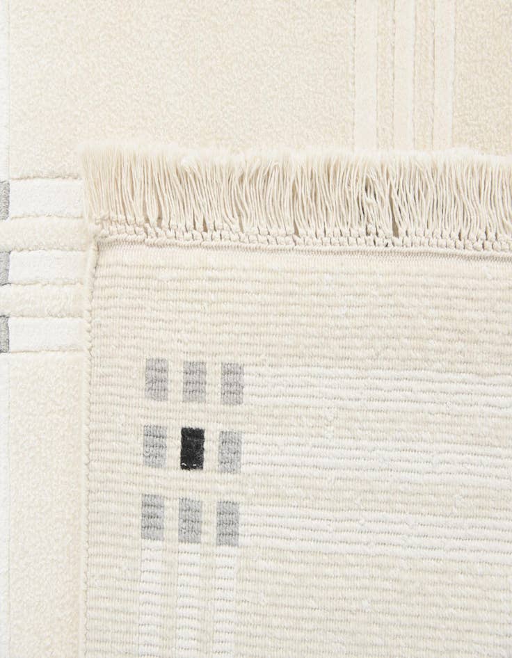 Detail image of  6' 5 x 9' 10  Hand Knotted Darya Wool Rug