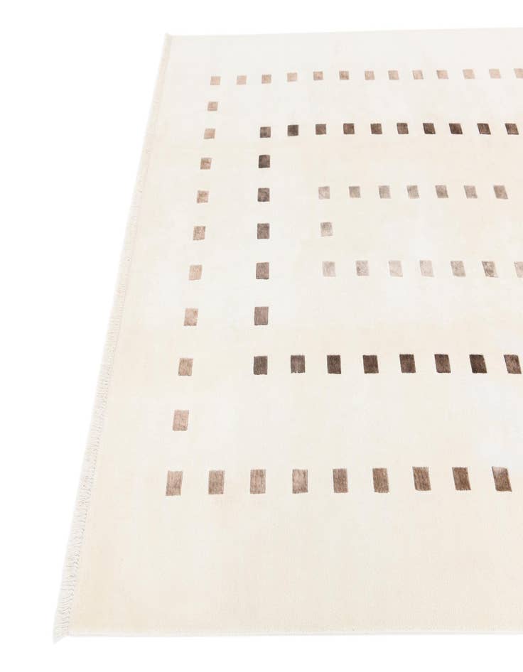 Detail image of  6' 6 x 9' 11  Hand Knotted Darya Wool Rug