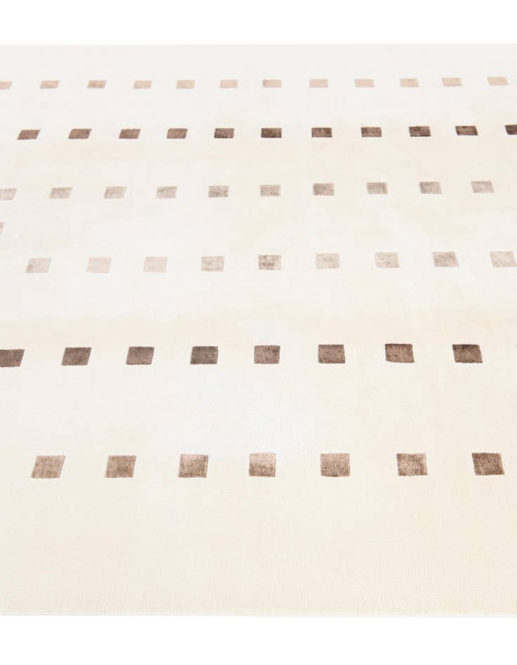 Detail image of  6' 6 x 9' 11  Hand Knotted Darya Wool Rug