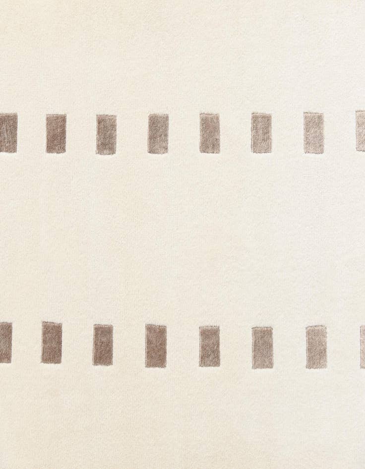 Detail image of  6' 6 x 9' 11  Hand Knotted Darya Wool Rug